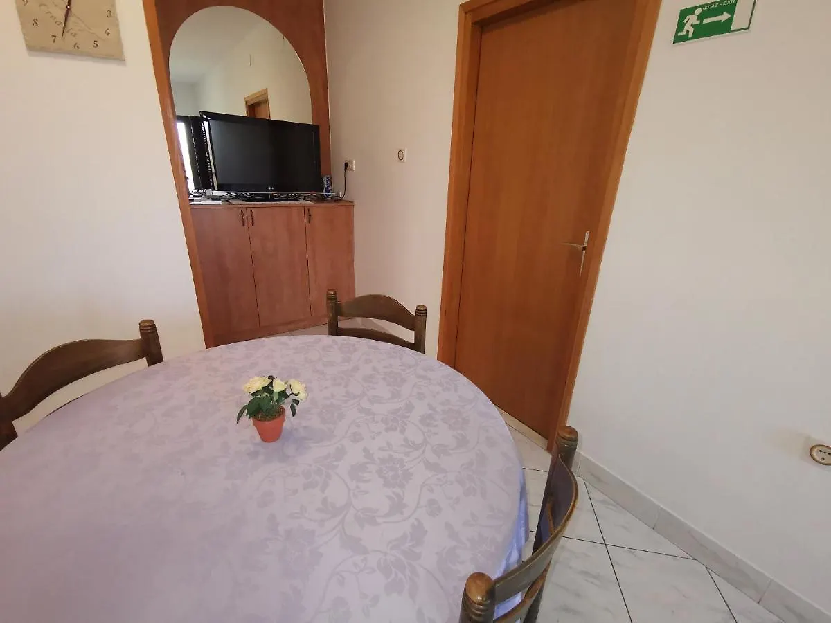Apartments Grozdana Crikvenica 0*,